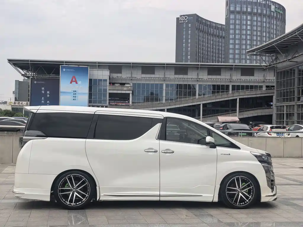 Toyota Vellfire 2020 — фото 8