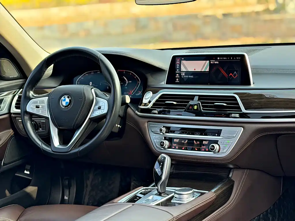 BMW 7 Series 2021 — фото 11