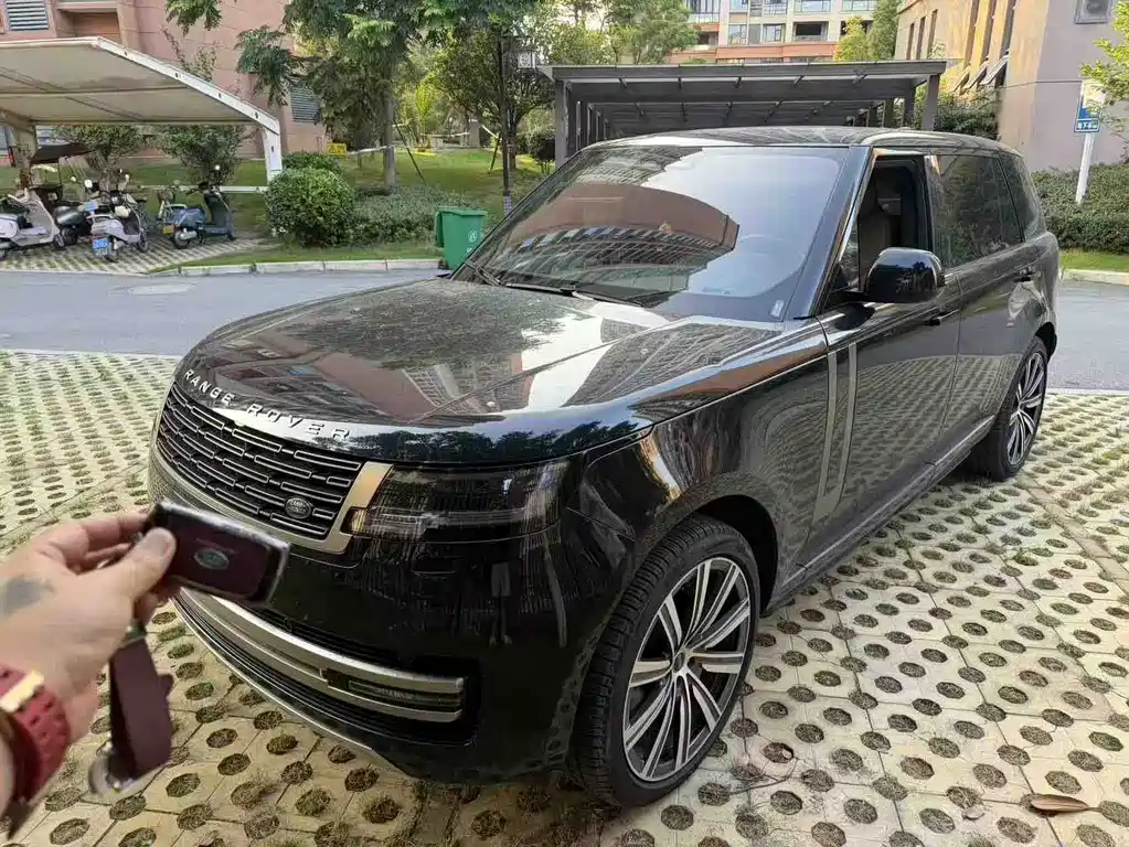 Land Rover Range Rover 2023 — фото 12