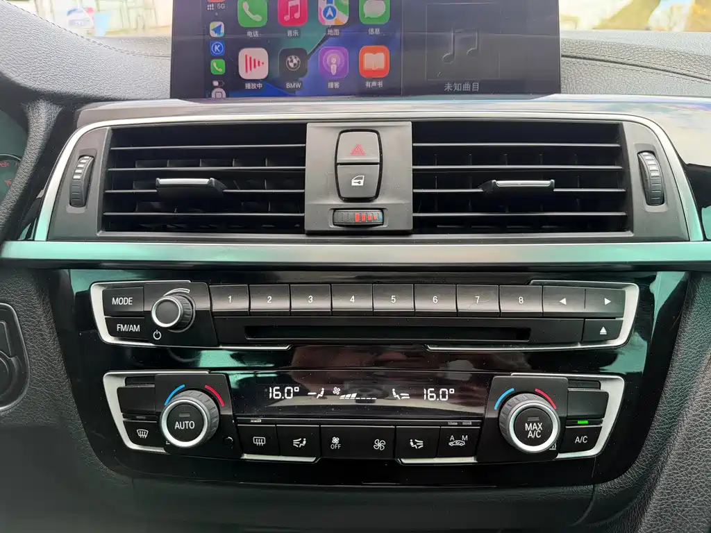 BMW 3 Series 2018 — фото 12