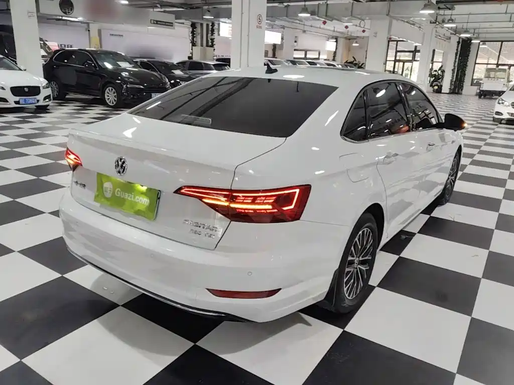 Volkswagen Sagitar 2021