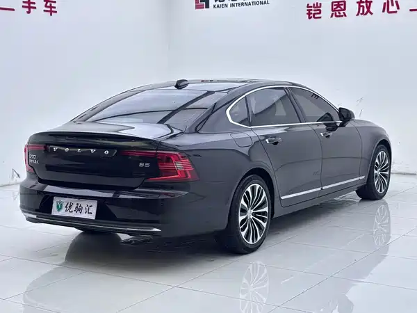 Volvo S90 2023
