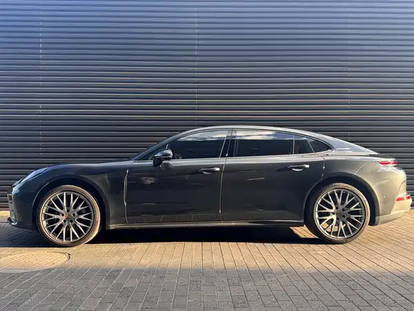 Porsche Panamera 2025