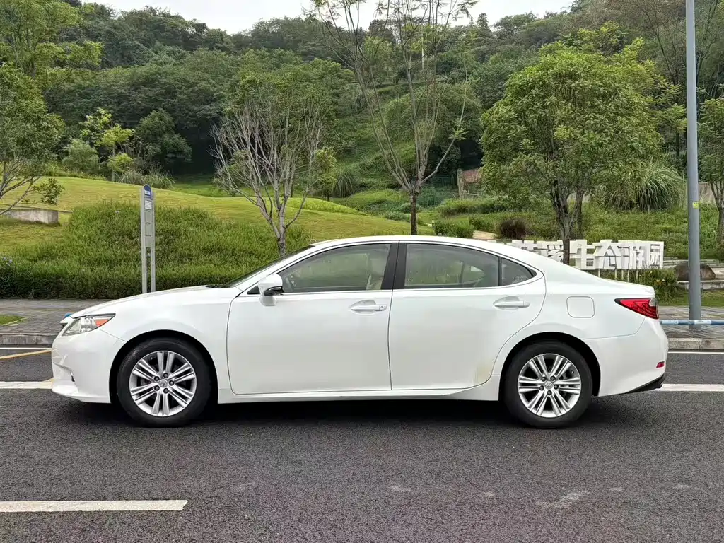 Lexus ES 2014