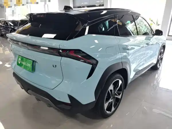Geely Galaxy L7 2023