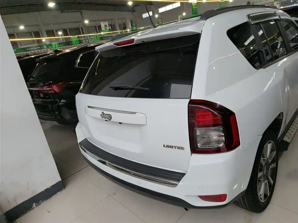 Jeep Compass 2015 — фото 6