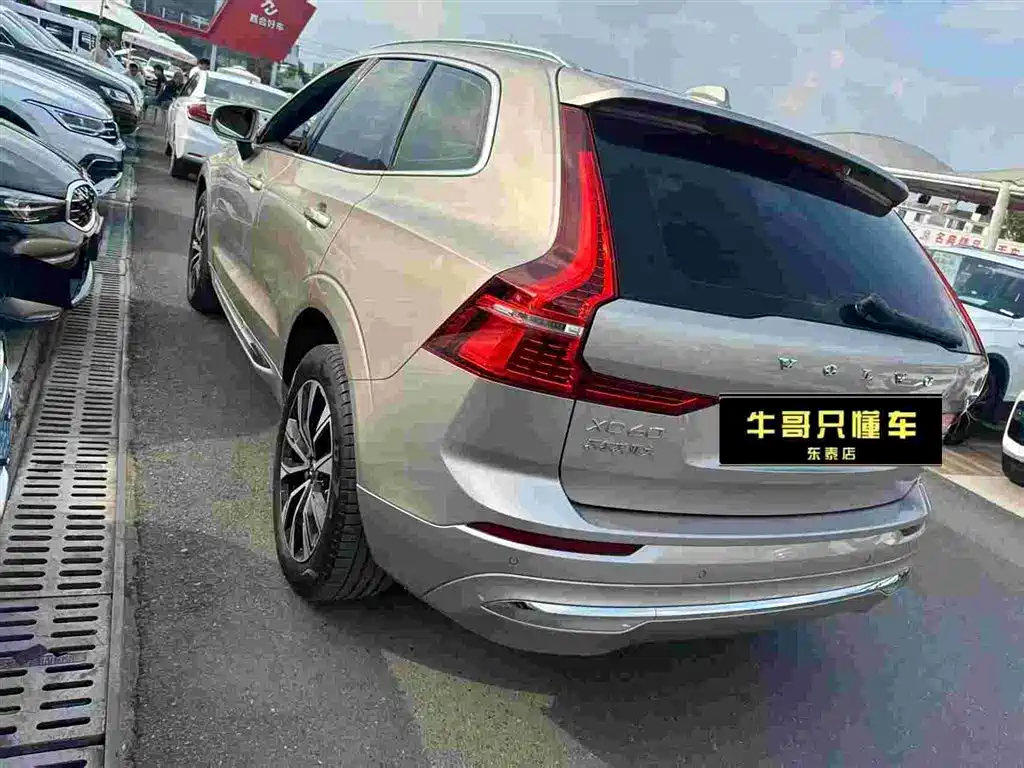 Volvo XC60 2023 — фото 3
