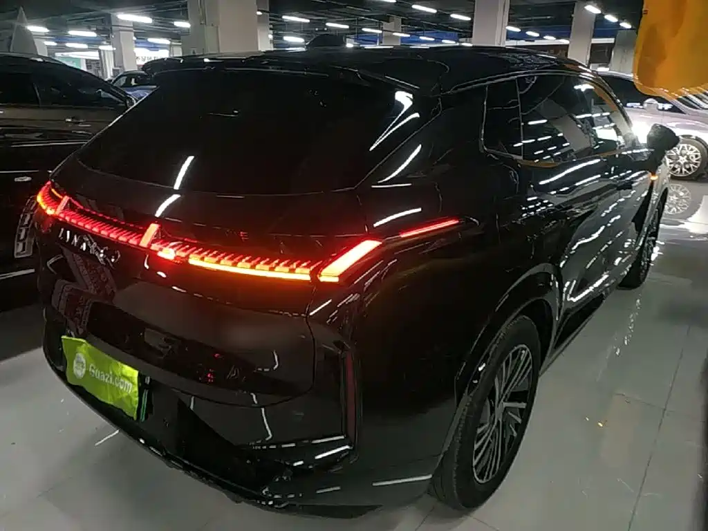 Lynk & Co 08 EM-P 2023