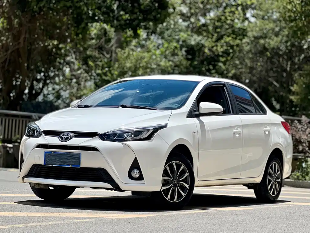 Toyota Yaris L 2021