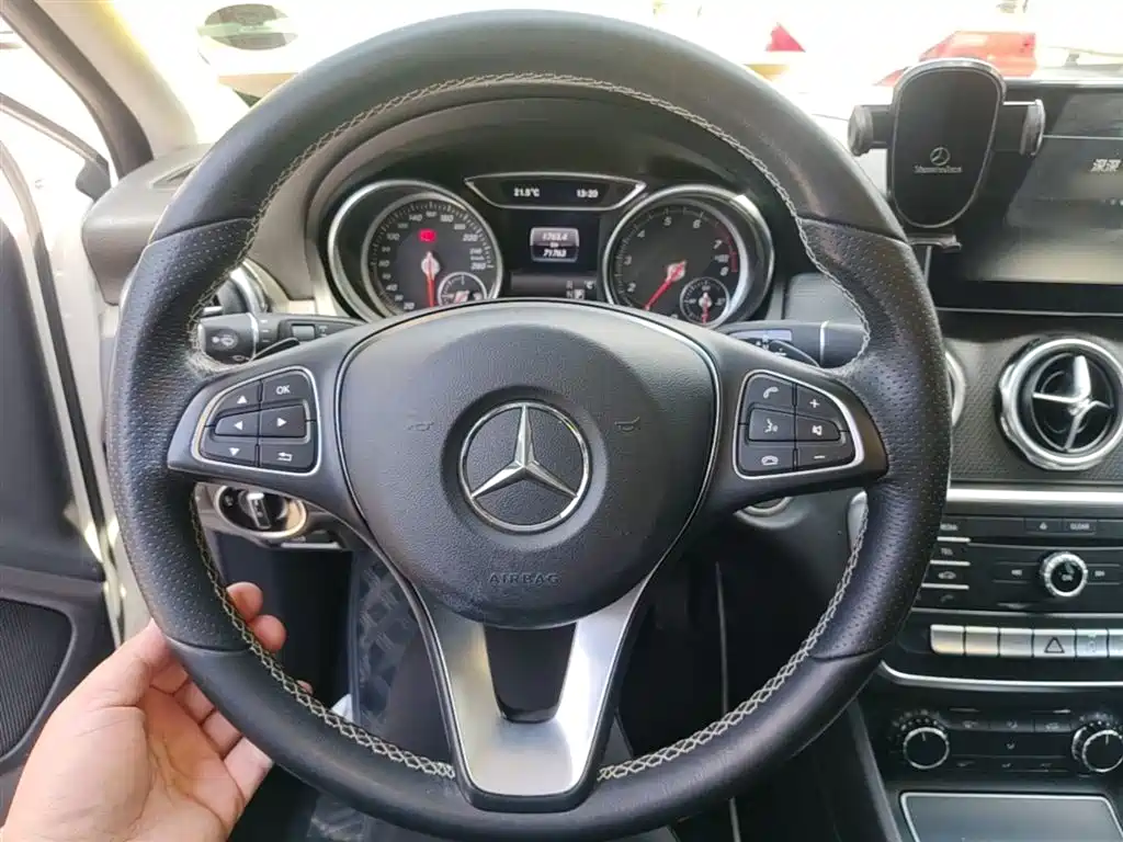 Mercedes-Benz GLA 2018 — фото 11