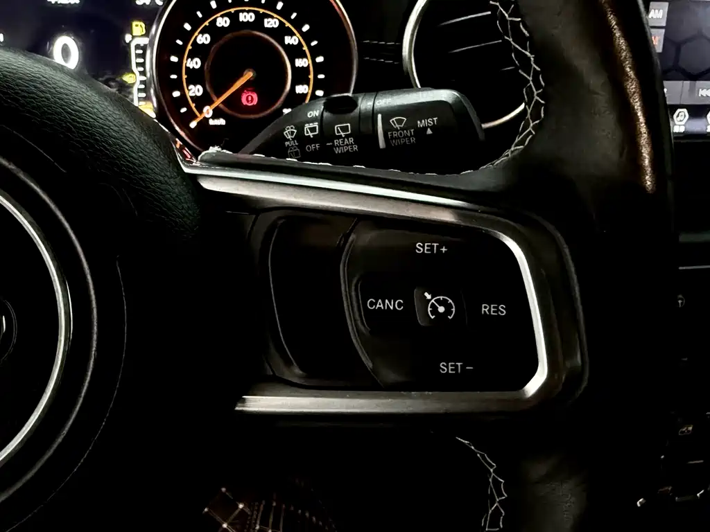 Jeep Wrangler 2020 — фото 27
