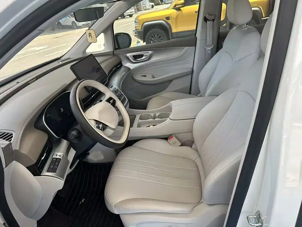 Roewe iMAX8 New Energy 2025 — фото 13
