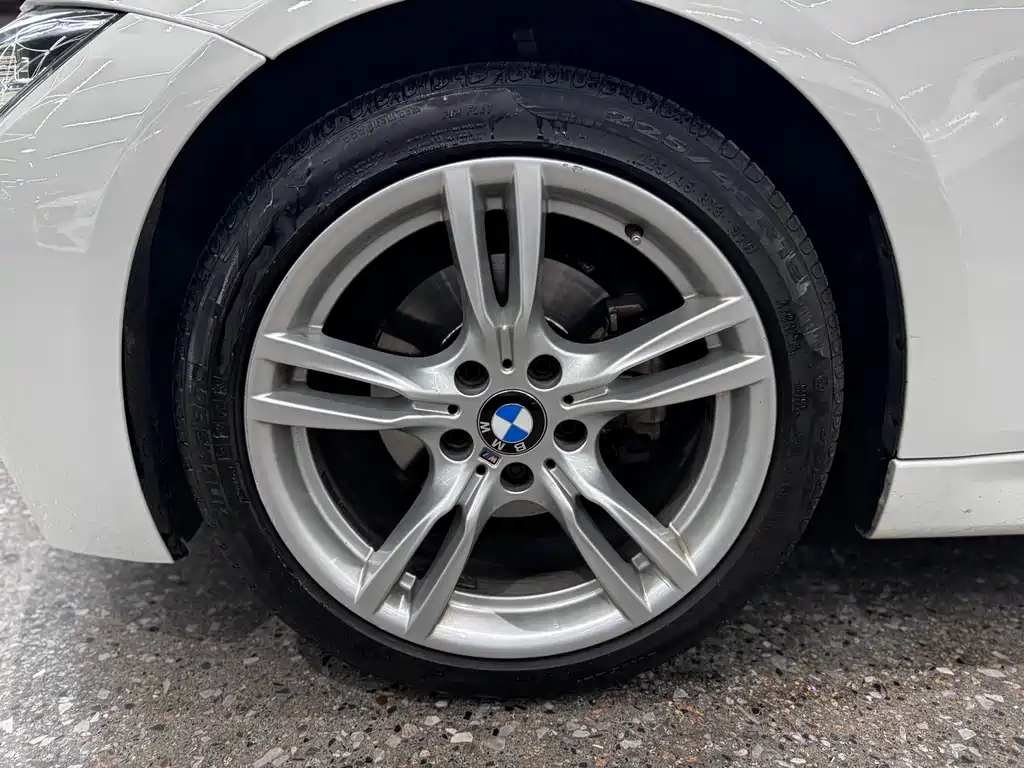 BMW 3 Series 2018 — фото 20