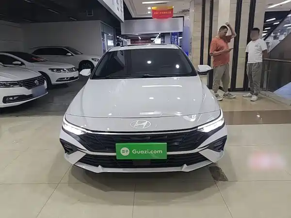 Hyundai Elantra 2025