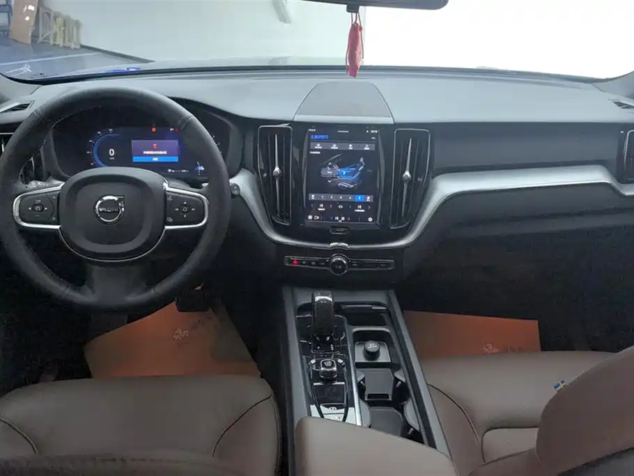 Volvo XC60 2024 — фото 12