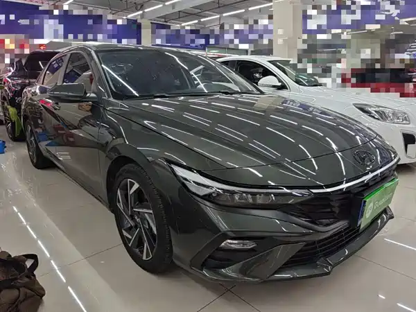 Hyundai Elantra 2025