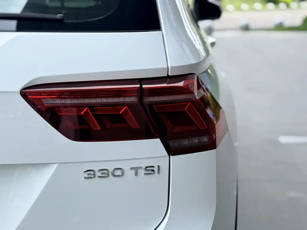 Volkswagen Tiguan L 2023 — фото 9