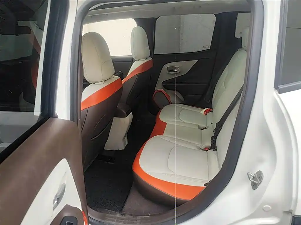 Jeep Renegade 2016 — фото 17