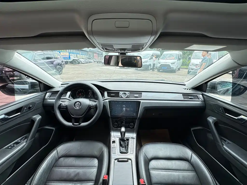 Volkswagen Passat 2018 — фото 13