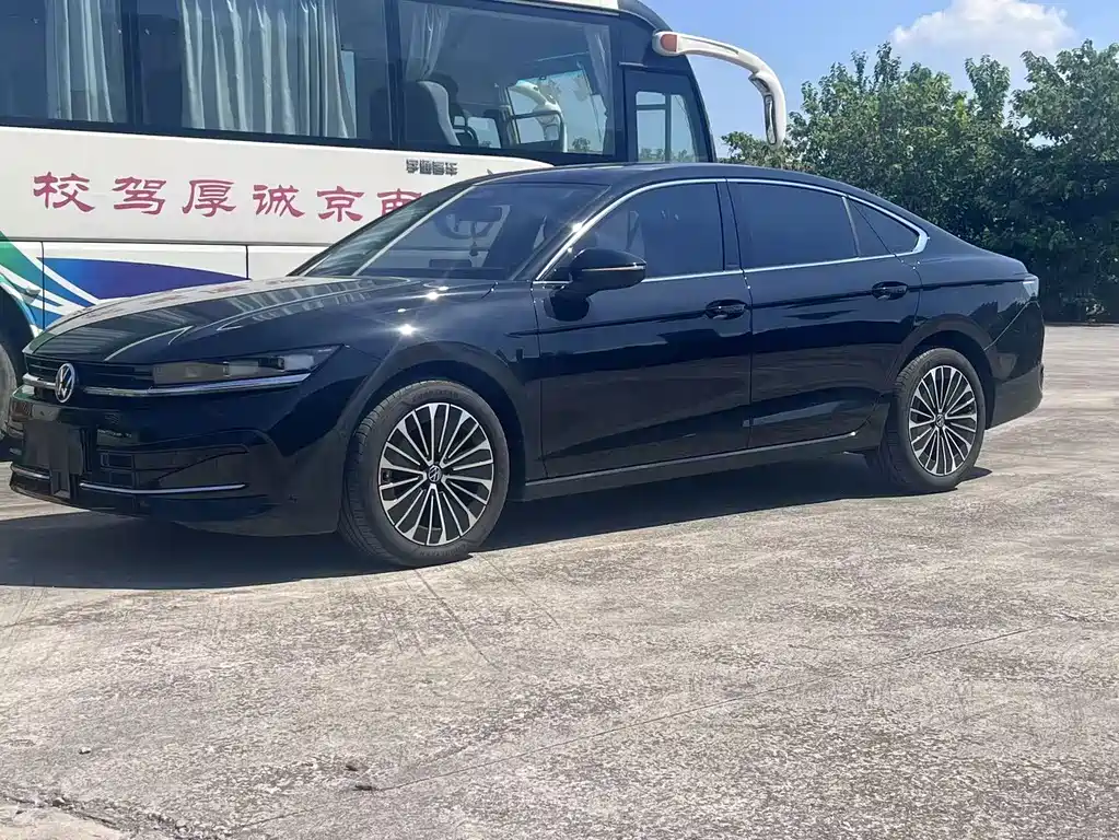 Volkswagen Magotan 2025