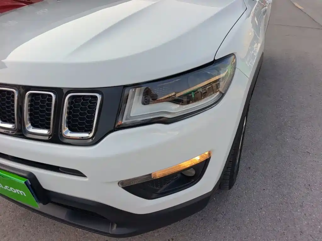 Jeep Compass 2018 — фото 24