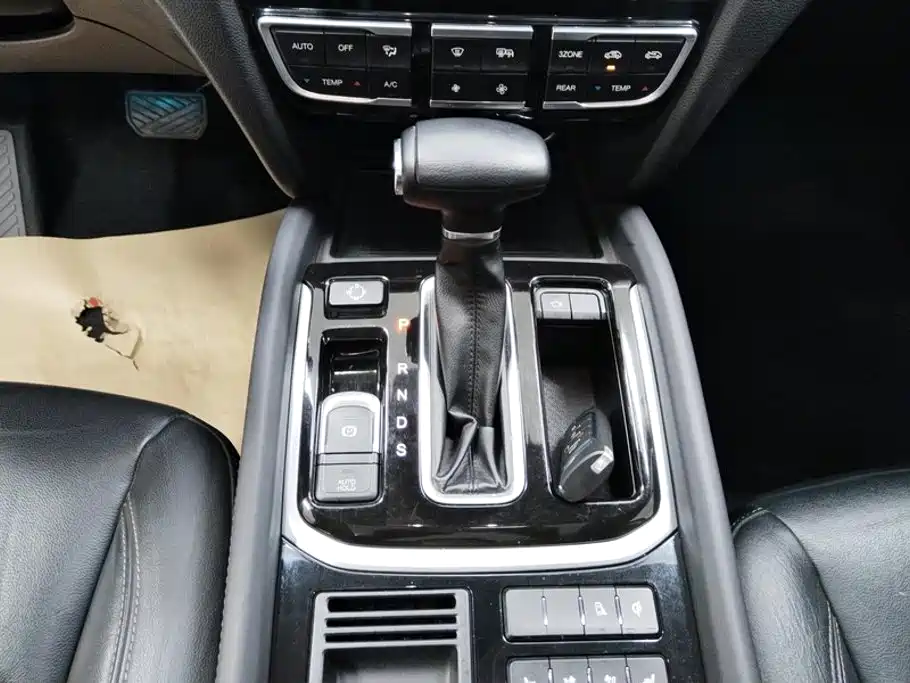 GAC Trumpchi GS8 2017 — фото 16