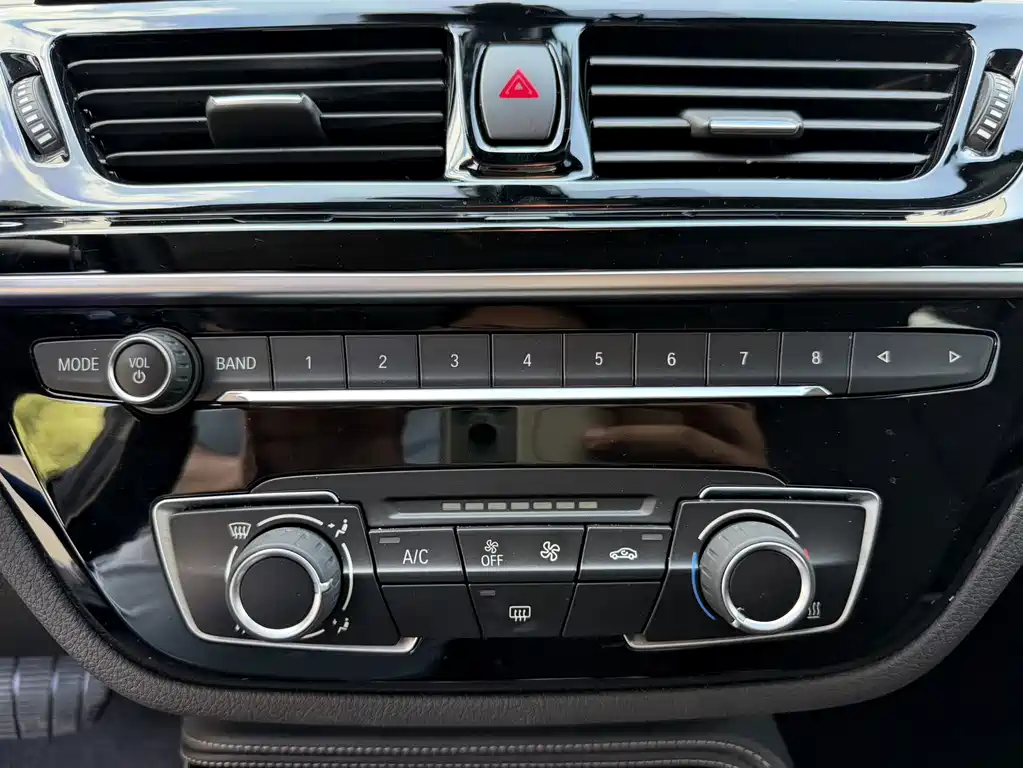 BMW 1 Series 2022 — фото 16