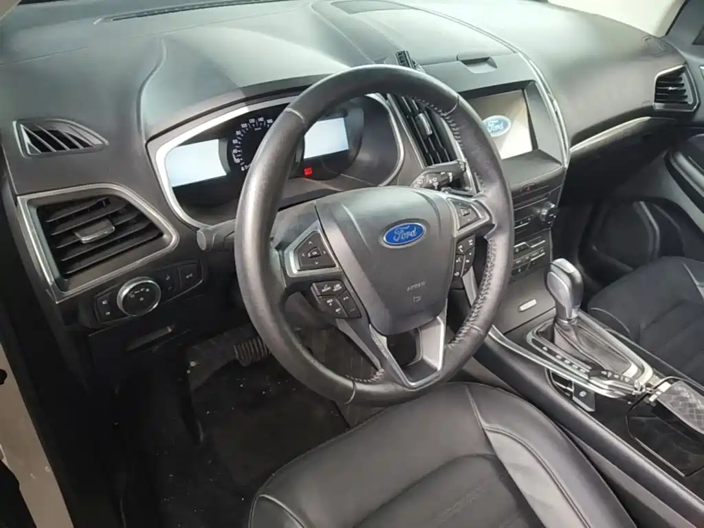Ford Edge 2018 — фото 10