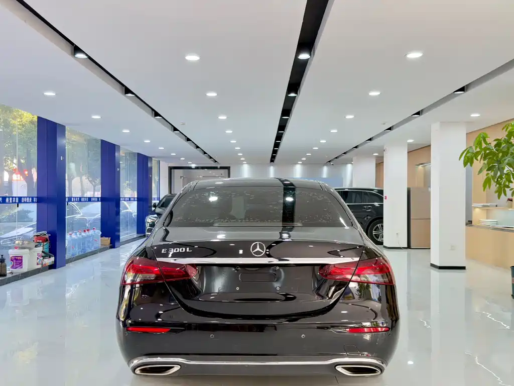 Mercedes-Benz E-Class 2022 — фото 8