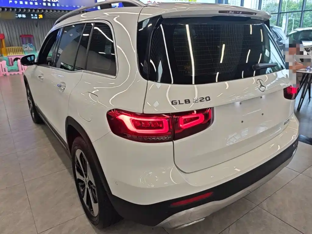 Mercedes-Benz GLB 2023