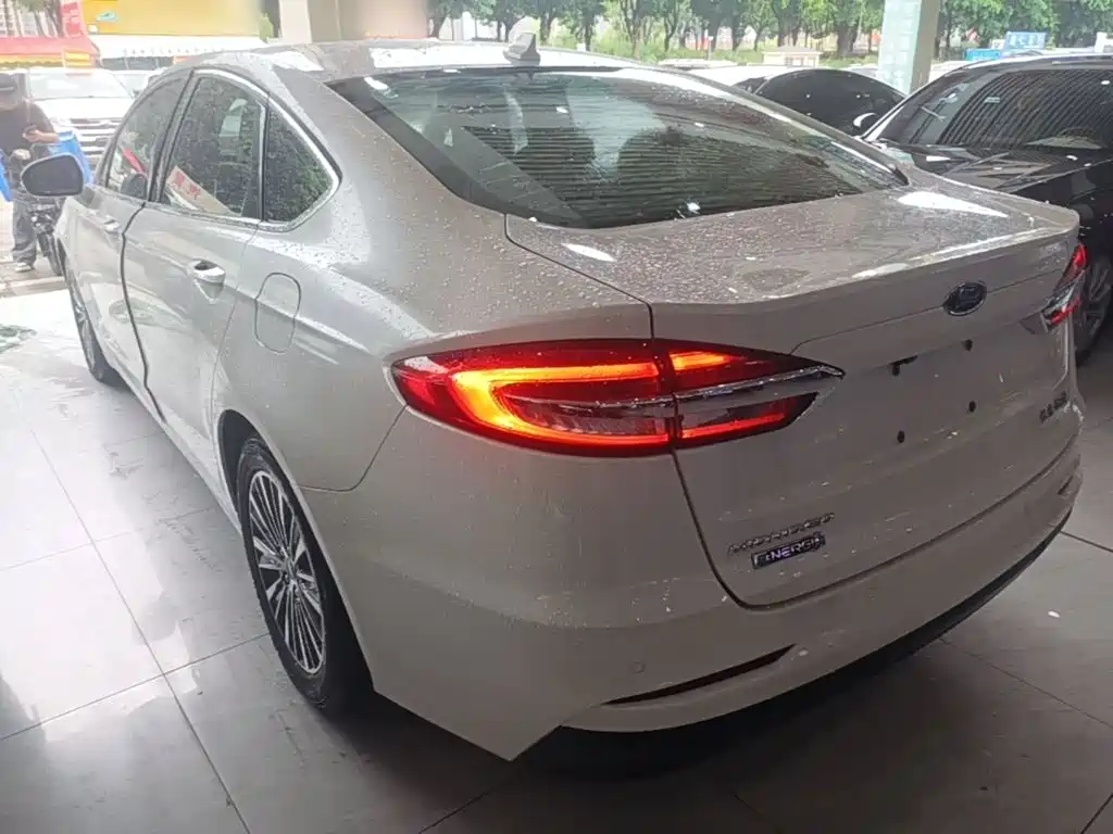 Ford Mondeo New Energy 2019 — фото 5
