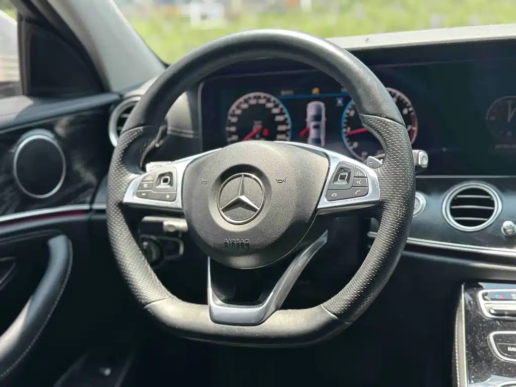 Mercedes-Benz E-Class 2017 — фото 13