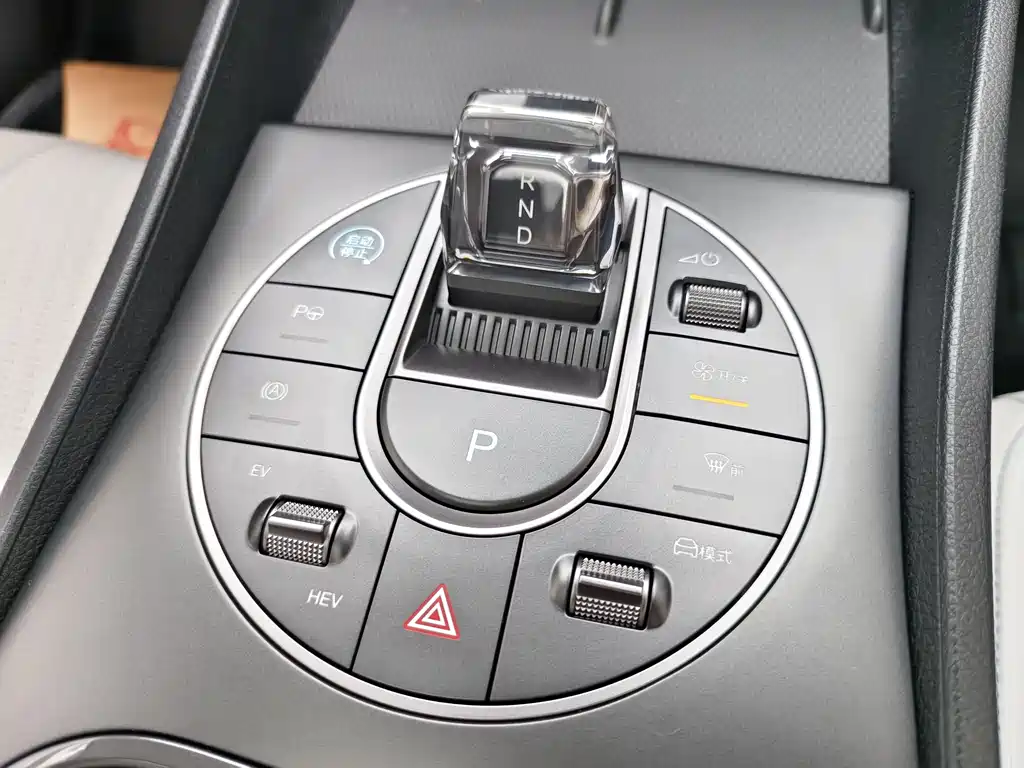 BYD Seal 05 DM-i 2025 — фото 15