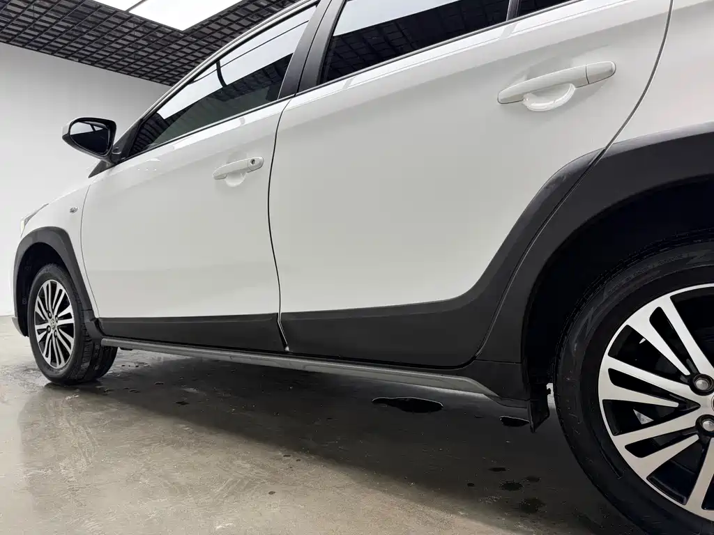 Toyota Yaris L 2023 — фото 25