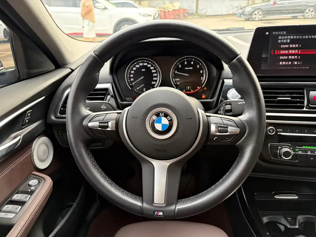 BMW 1 Series 2022 — фото 14