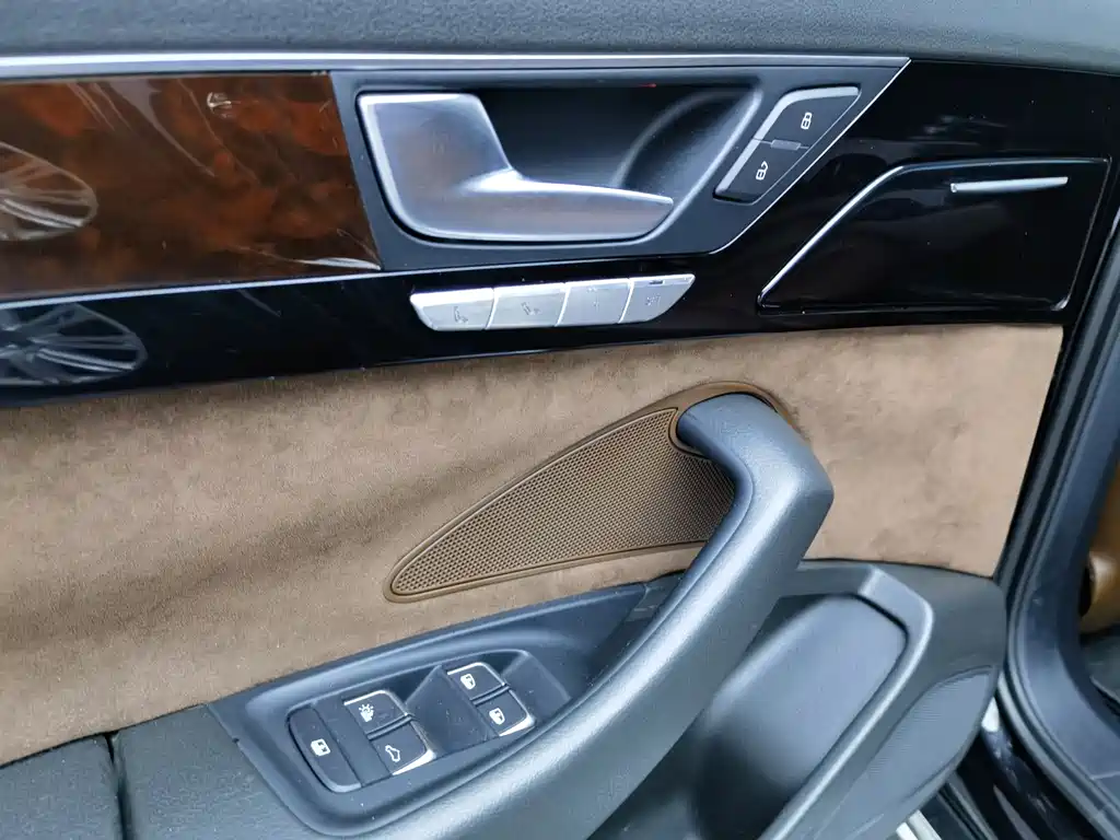 Audi A8 2012
