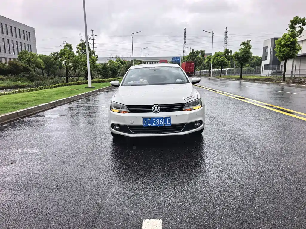 Volkswagen Sagitar 2013
