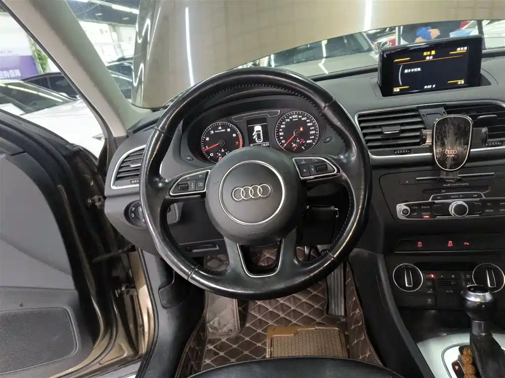 Audi Q3 2016 — фото 11