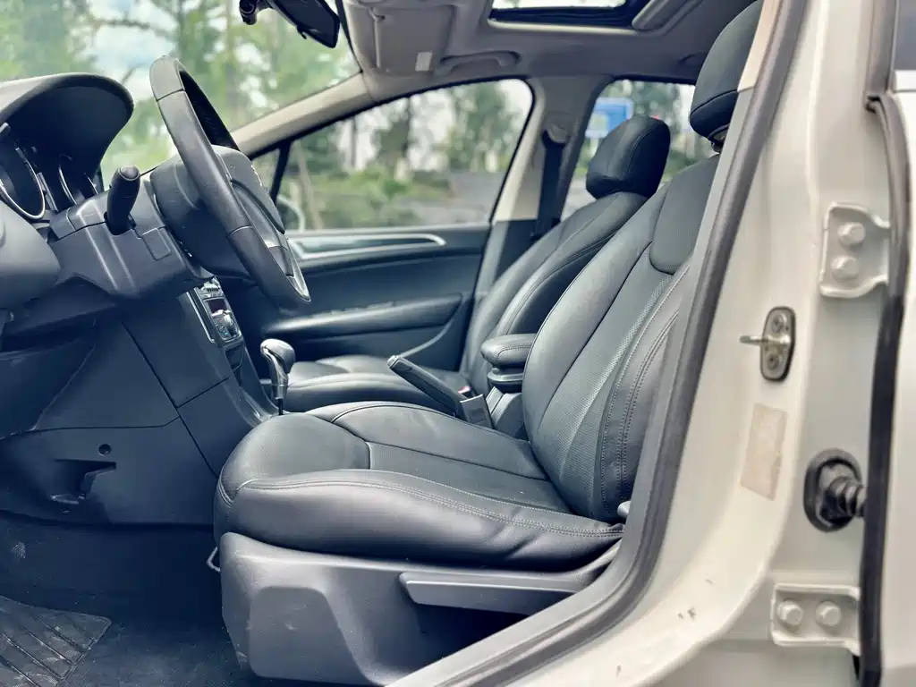 Peugeot 308 2014 — фото 19