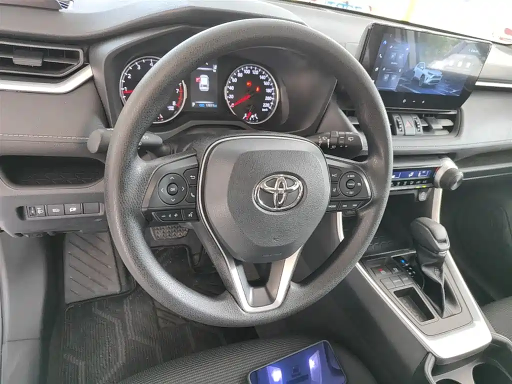 Toyota RAV4 2024 — фото 11