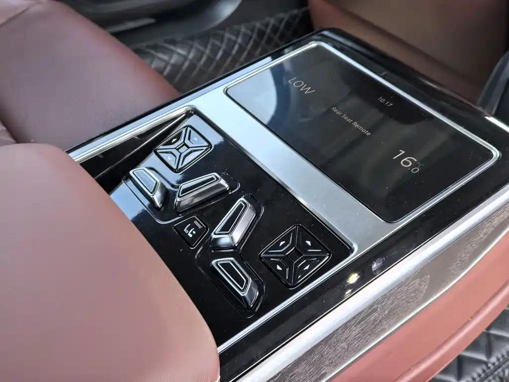 Audi A8 2023 — фото 12
