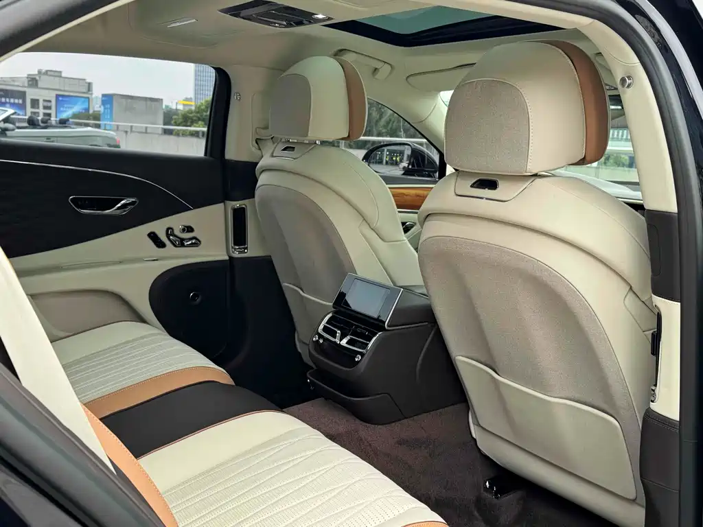 Bentley Flying Spur PHEV 2023 — фото 16
