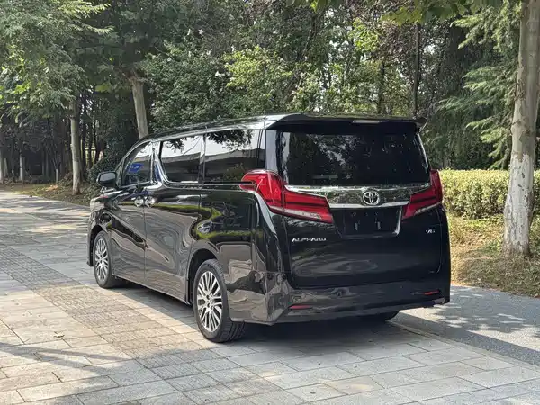 Toyota Alphard 2015