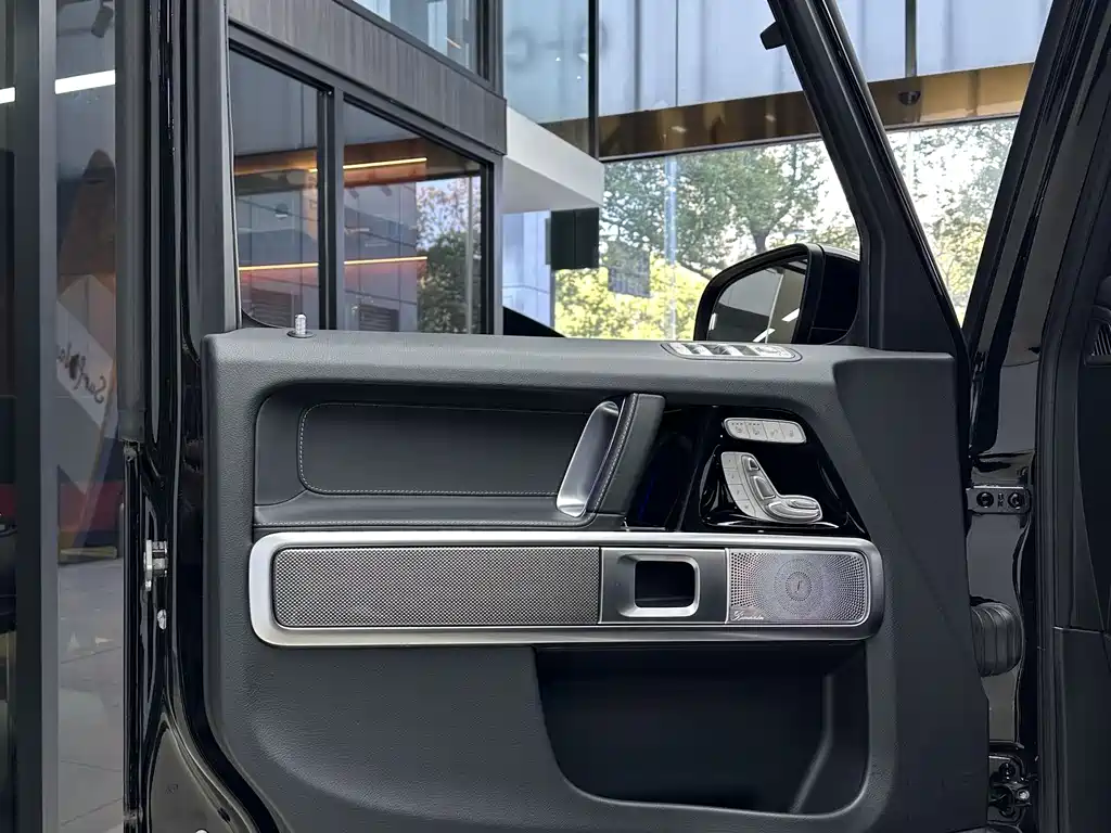 Mercedes-Benz G-Class 2023 — фото 17