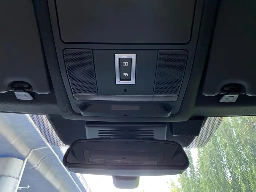 Land Rover Discovery Sport 2017 — фото 22