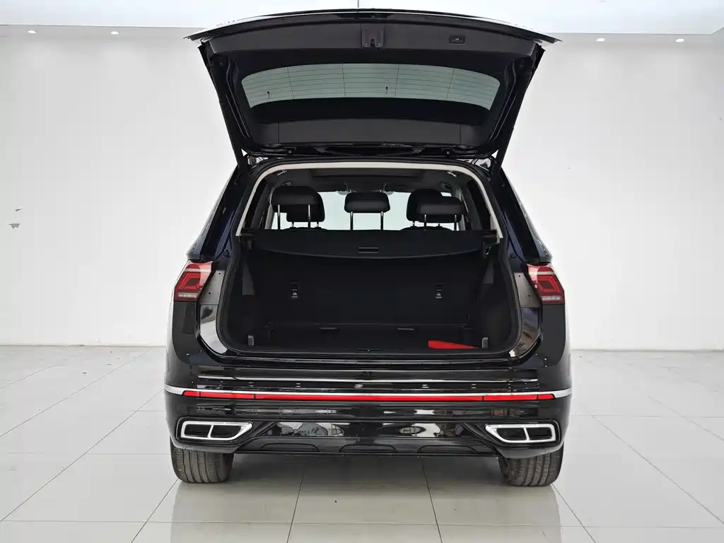 Volkswagen Tiguan L 2023 — фото 18