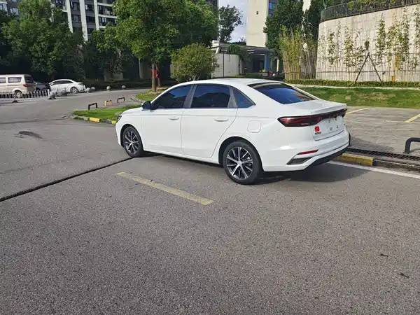 Geely Emgrand 2023