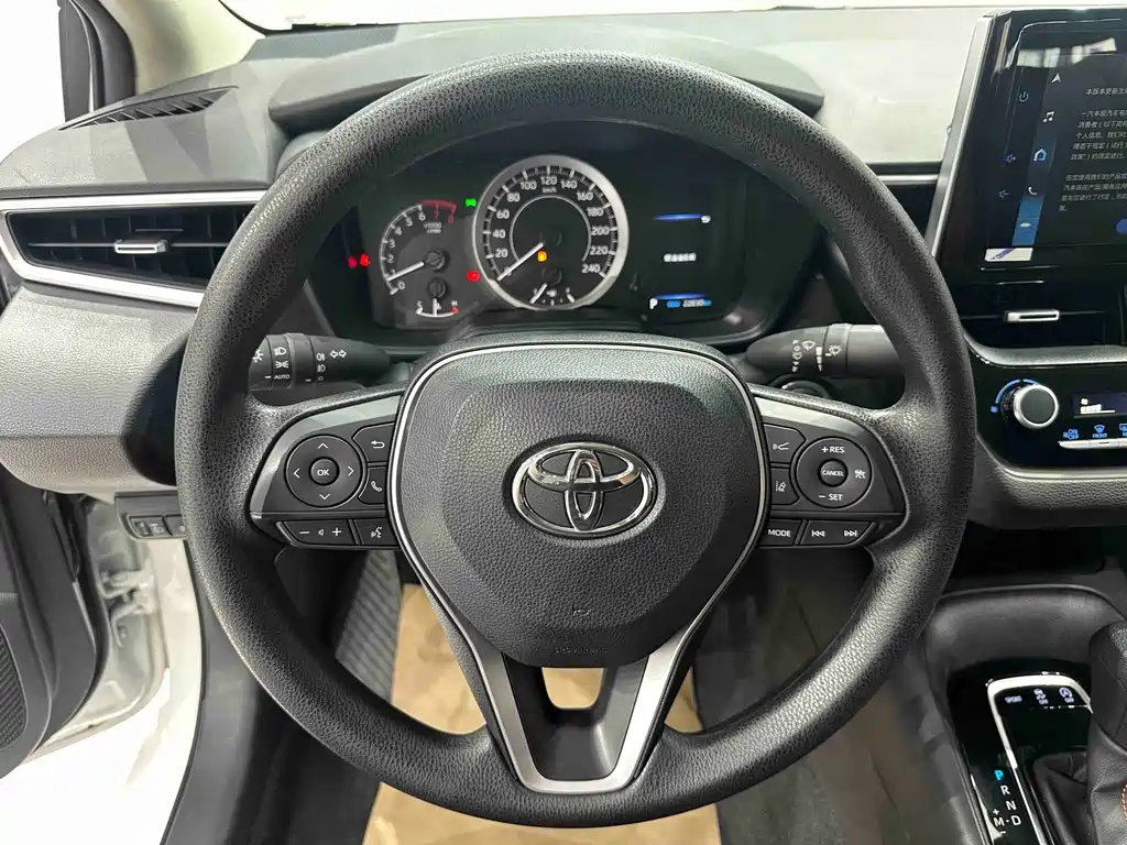 Toyota Corolla 2023 — фото 11