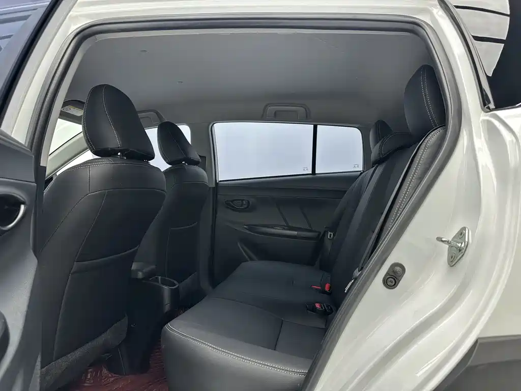 Toyota Yaris L 2022