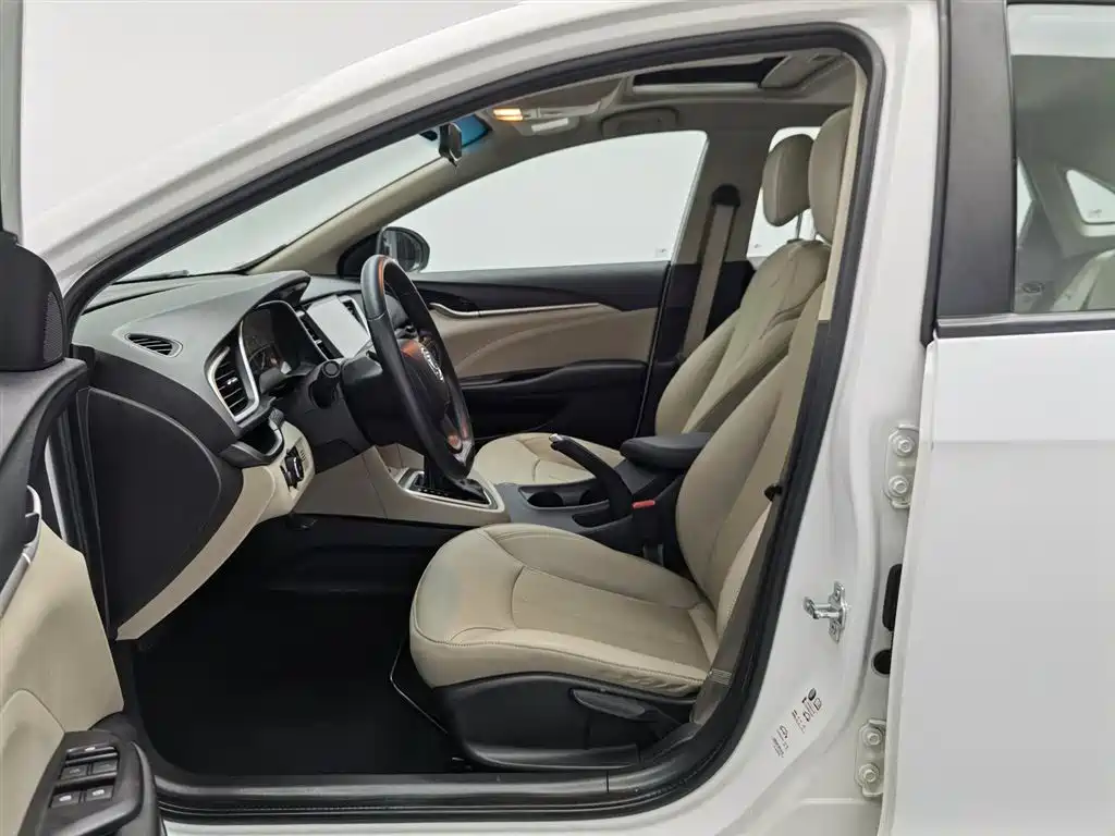 Buick Excelle 2016 — фото 10